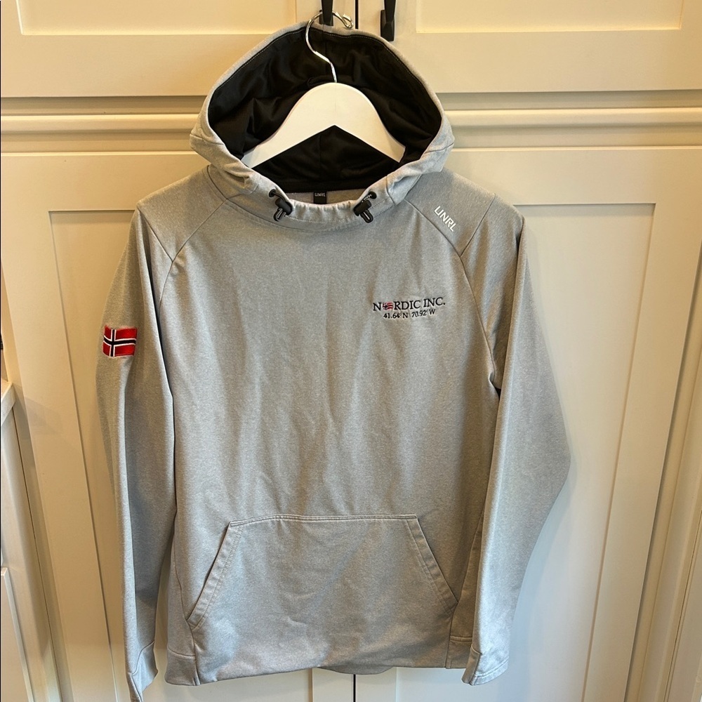 UNRL Crossover Hoodie‎ Gray Nordic Inc Hoodie with Flag Patch Men’s Medium